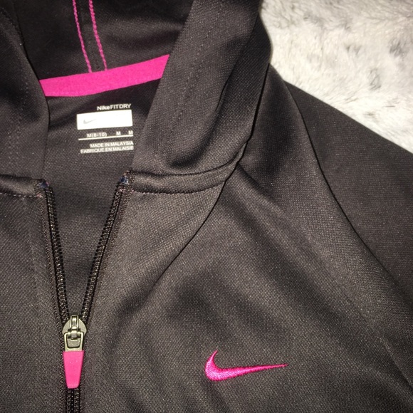 Nike zip up // dri fit material - Picture 3 of 4